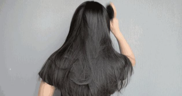 儷真護(hù)發(fā)知識(shí)：年紀(jì)輕輕就長(zhǎng)白發(fā)？這樣做對(duì)付少年白